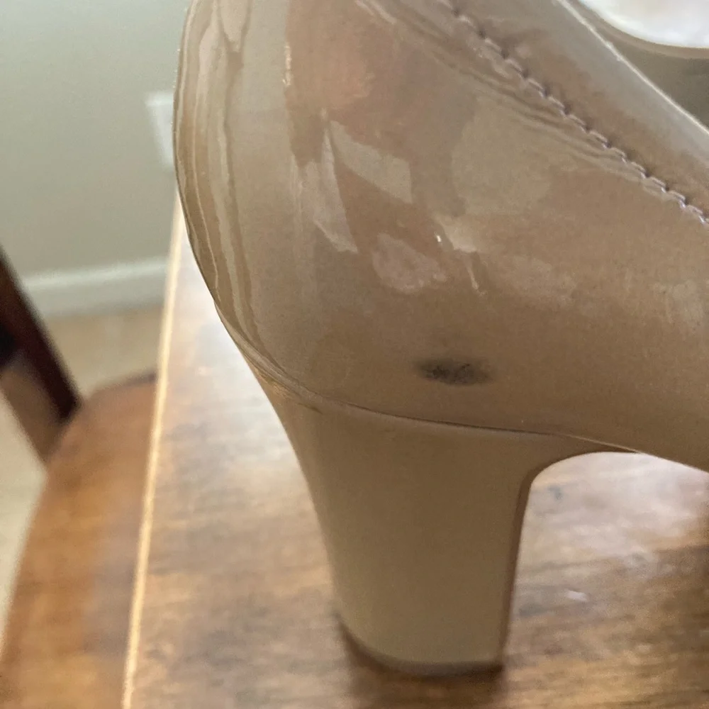 Tahari Patent Pumps - Picture 6 of 16